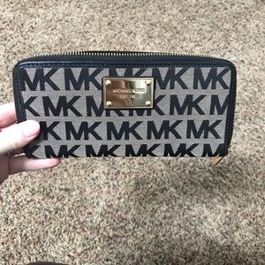 Michael kors wallet